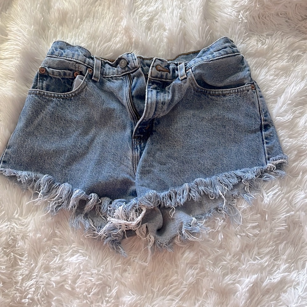 Medium fit Levi high waisted shorts